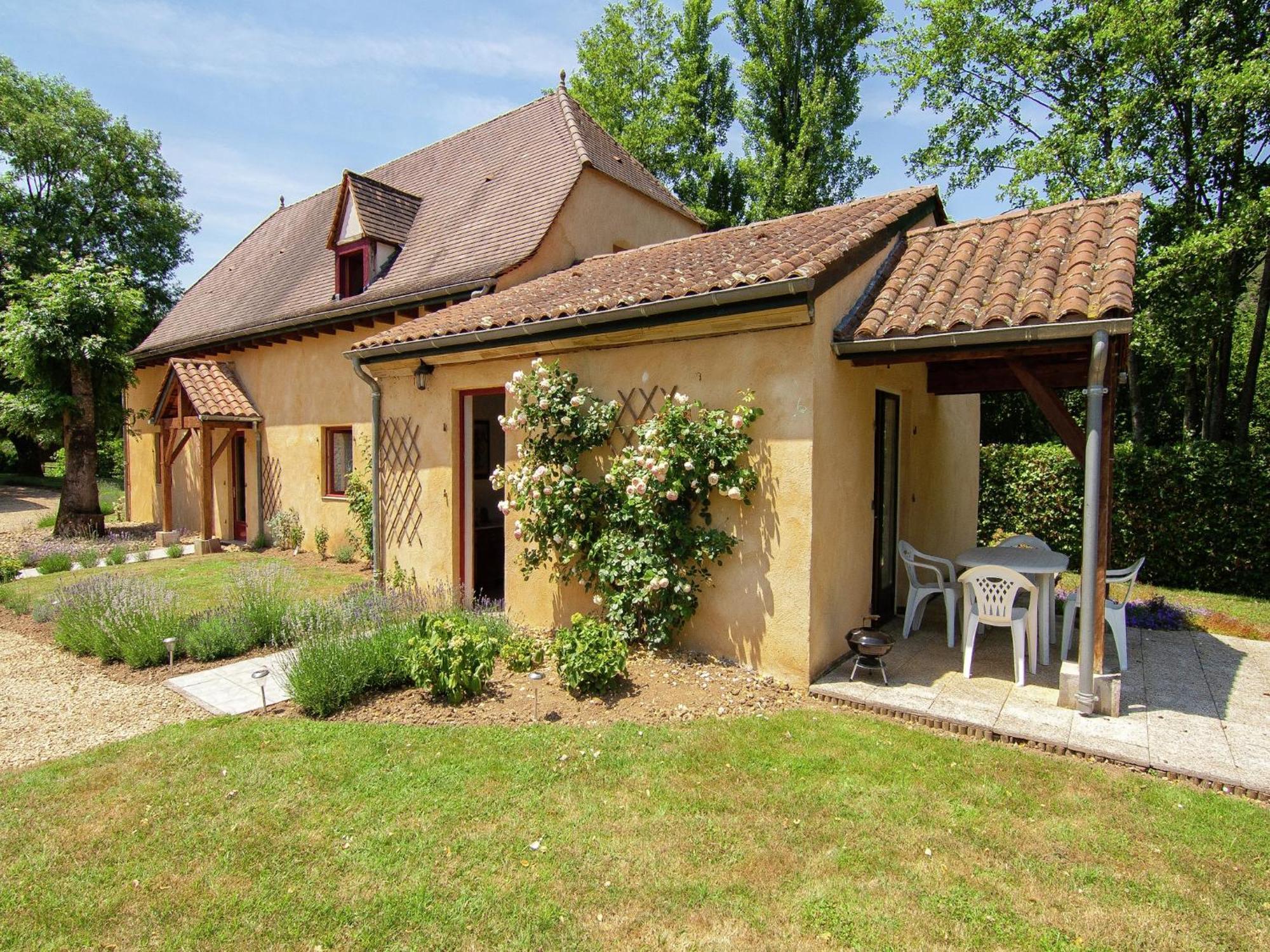 Appealing Apartment In Vezac With Swimming Pool Beynac-et-Cazenac Exterior foto